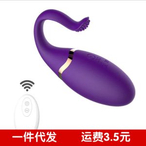 Trứng rung tình yêu cá voi có lưỡi liếm