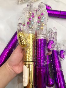 Dương vật kích điểm G 10 chức năng Lilo chất lượng cao, bán sỉ lẻ Dương vật ... Lilo được làm bằng vật liệu silicone cao cấp, là đồ chơi tình dục cầm tay 