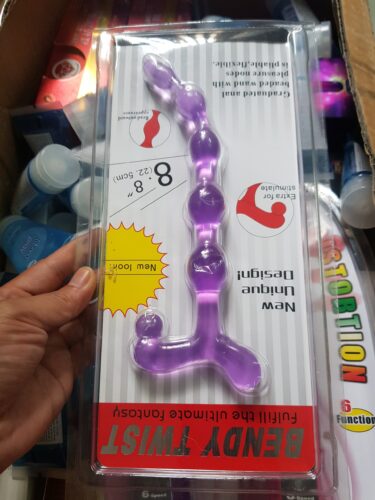 Máy kích thích hậu môn có thể kích thích cùng lúc 2 điểm G, điểm G ở đáy chậu trong hậu môn và điểm G ở dưới bìu, đây là một bước đột phá trong ngành công nghiệp đồ chơi Nhật Bản. Chị em cũng đừng bỏ lỡ cơ hội trải nghiệm cảm giác sung sướng lạ mà máy mát xa mang lại. Đừng quên rằng điểm G nằm sâu trong góc mà bạn đã bỏ quên từ lâu. Que Kích Thích Hậu Môn: Nhỏ Gọn, An Toàn: Sản phẩm được làm từ chất liệu Polyme y tế cao cấp theo tiêu chuẩn Nhật Bản, êm ái và nhỏ gọn, vô cùng an toàn cho người sử dụng. Với hình dáng nhỏ gọn, tiện lợi khi đi công tác, du lịch. Máy kích thích hậu môn có thể kích thích cùng lúc 2 điểm G, điểm G ở đáy chậu trong hậu môn và điểm G ở dưới bìu, đây là một bước đột phá trong ngành công nghiệp đồ chơi Nhật Bản. Chị em cũng đừng bỏ lỡ cơ hội trải nghiệm cảm giác sung sướng lạ mà máy mát xa mang lại. Đừng quên rằng điểm G nằm sâu trong góc mà bạn đã bỏ quên từ lâu. Que Kích Thích Hậu Môn: Nhỏ Gọn, An Toàn: Sản phẩm được làm từ chất liệu Polyme y tế cao cấp theo tiêu chuẩn Nhật Bản, êm ái và nhỏ gọn, vô cùng an toàn cho người sử dụng. Với hình dáng nhỏ gọn, tiện lợi khi đi công tác, du lịch.